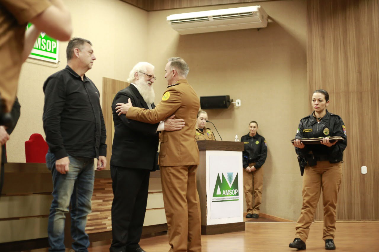 Diretor Do Jornal Novo Tempo Recebe Medalha De Mérito 21º Bpm - Polícia Militar Do Paraná Diretor Do Jornal Novo Tempo Recebe Medalha De Mérito 21º Bpm - Polícia Militar Do Paraná