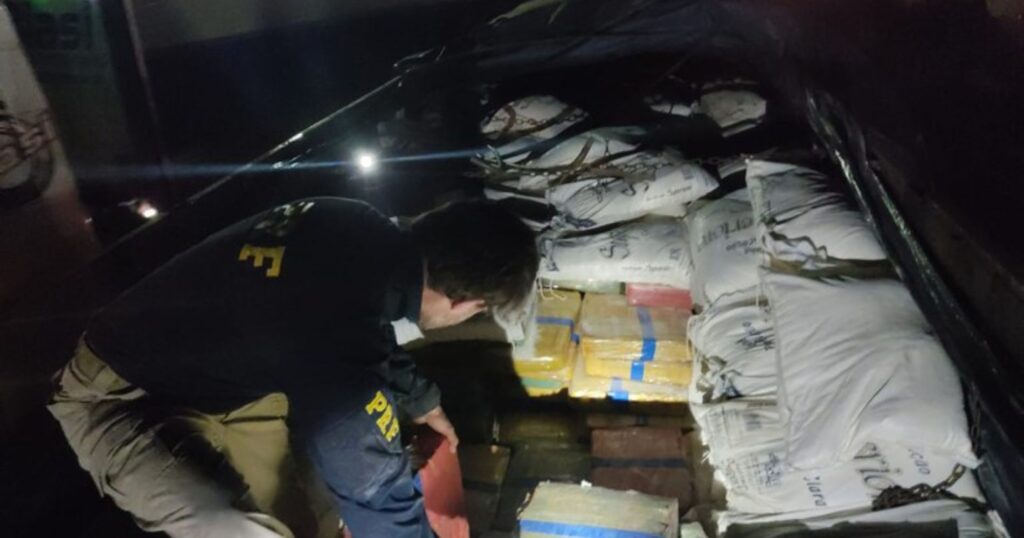 Polícia Rodoviária Federal apreende 4,5 toneladas de maconha em Prudentópolis