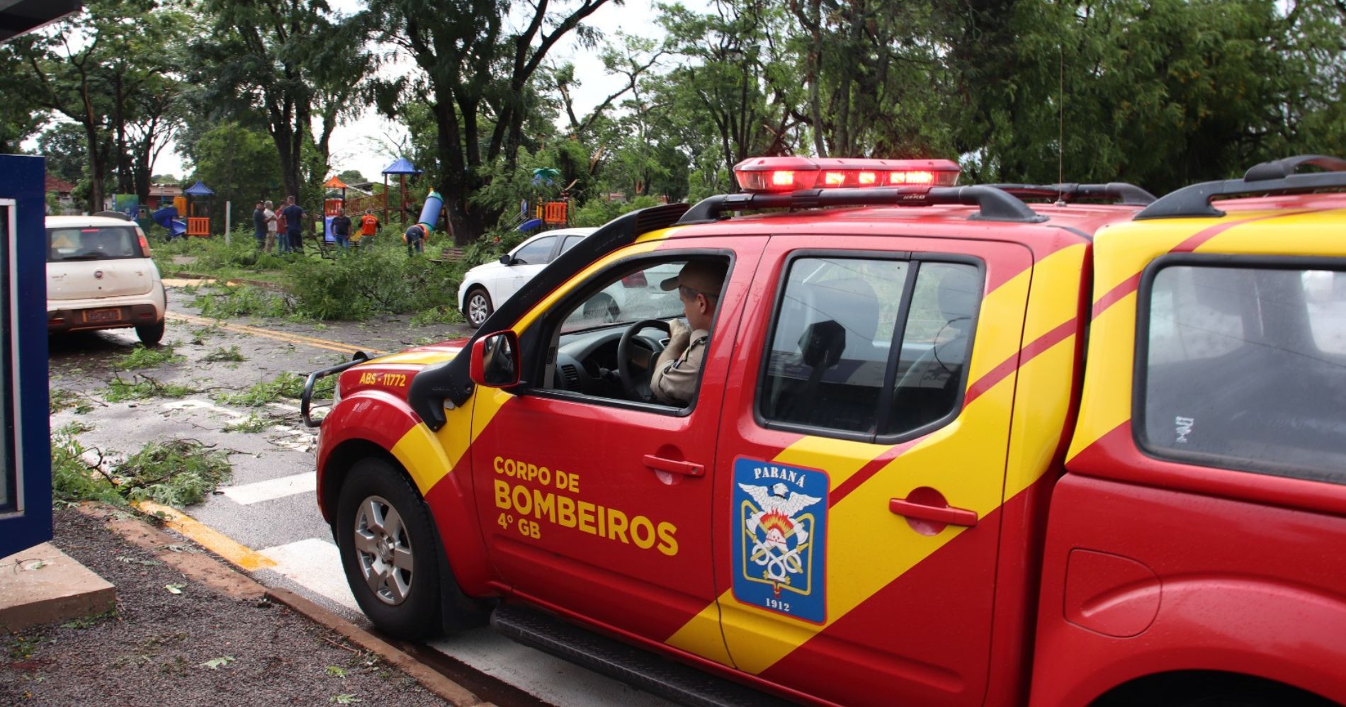 Equipes da Defesa Civil e Corpo de Bombeiros de Palotina são acionadas para prestar auxílio às vítimas de tempestade em São Camilo Equipes da Defesa Civil e Corpo de Bombeiros de Palotina são acionadas para prestar auxílio às vítimas de tempestade em São Camilo