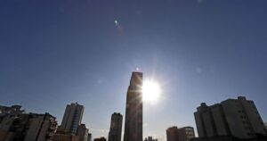 Curitiba terá temperaturas elevadas de 32°C nesta segunda-feira (8); confira a previsão