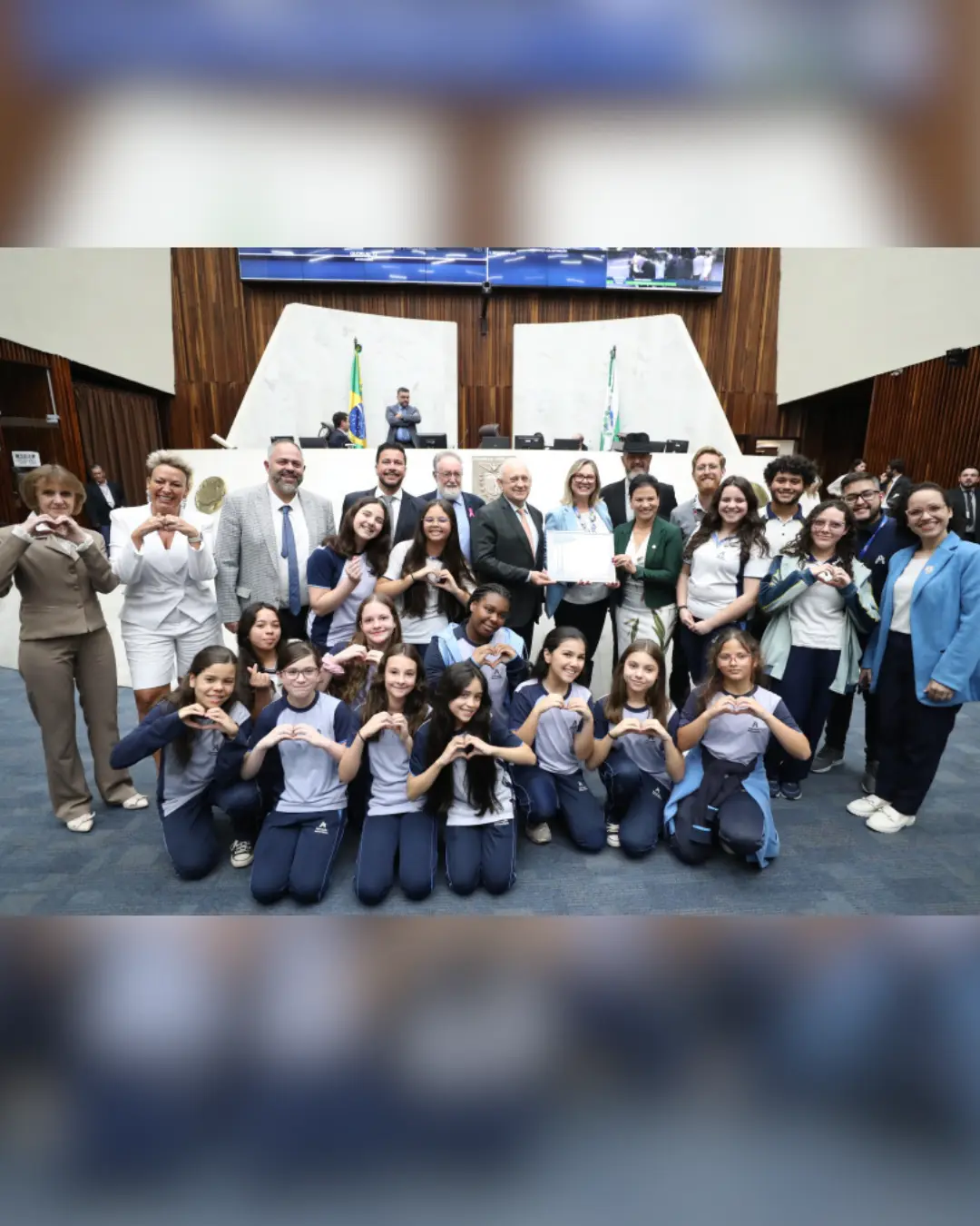 Coral do Colégio Adventista de Pinhais recebe homenagem na Assembleia Legislativa