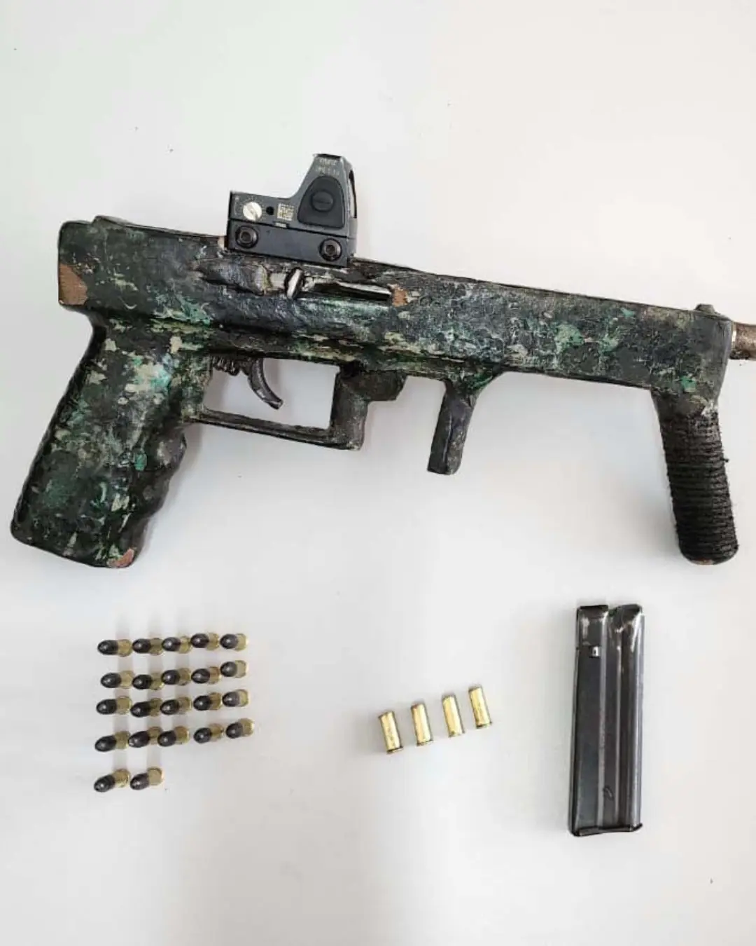 Polícia Militar apreende submetralhadora e prende suspeitos de tentativa de homicídio em Paranaguá