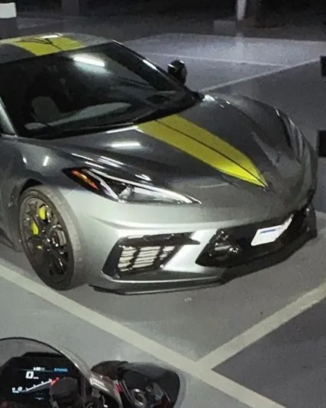Gabriel Guedes, o Coringa, causa acidente com Corvette de R$ 1 milhão em Curitiba e foge do local Gabriel Guedes, o Coringa, causa acidente com Corvette de R$ 1 milhão em Curitiba e foge do local